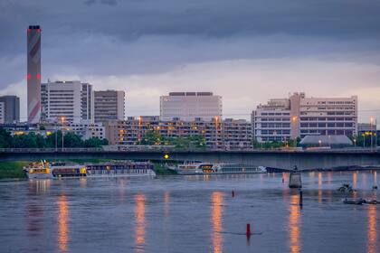 Welche Schweizer Firmen hinter den Investments in den USA stecken Heizkraftwerk Volta (links) mit Novartis-Werksgelände in Basel.
