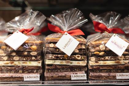 So geht der Läderach-Chef mit der Kakao-Preisexplosion um Schokolade von Läderach.