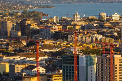 Baubewilligungen in der Schweiz werden immer teurer Baukräne in Zürich (2022)