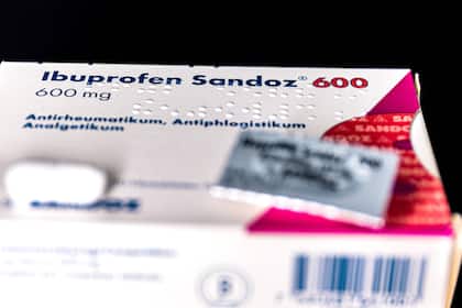 Trotz erfreulichen Zahlen: US-Bank sieht bei Sandoz tiefere Kurse Eine Packung mit Tabletten Ibuprofen 600mg von Sandoz, die gegen Schmerzen und Fieber eingesetzt werden.