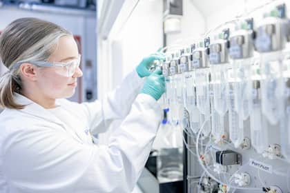 Ypsomed und Bachem in Sippenhaft von Novo Nordisk - zu Recht? Im Labor der Biochemie-Firma Bachem in Bubendorf