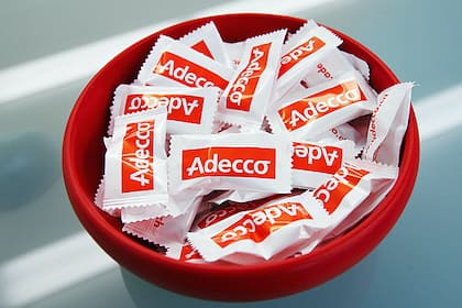 Nach langer Durststrecke: Schweizer Dividendenperle erreicht Zwei-Monate-Hoch Adecco-Zückerchen liegen bereit.