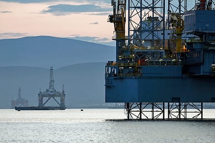 Diese Energieaktien haben auch bei erneut sinkenden Ölpreisen Potenzial Eine Bohrinsel, betrieben von Transocean.