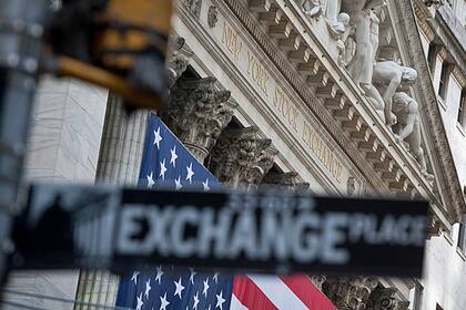 Viel beachtetes Börsenbarometer mit Verkaufssignal für US-Aktien Wegweiser zur Börse in New York.