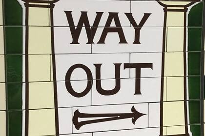 US-Anleger flüchten aus europäischen Aktien Der «Way Out» - wie hier in der Londoner U-Bahn - aus der Börse kann für eine Firma teuer werden.