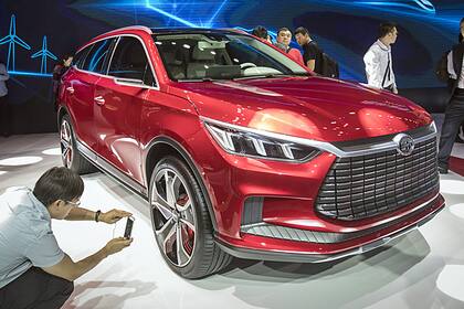 BYD bleibt in der Schweiz auf seinen Autos sitzen Ein SUV der chinesischen Automarke «build your dream» (byd).