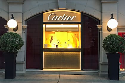 Börsen-Ticker: Schweizer Aktienmarkt schliesst im Gewinn - 16 von 20 SMI-Titeln legen zu - Richemont, Alcon und Partners Group sehr stark - Kühne+Nagel, Givaudan und Nestlé mit Abgaben Ein Geschäft der Richemont-Marke Cartier in Hongkong.