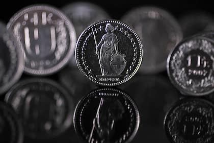 Euro auf Allzeittief: Warum der Schweizer Franken nicht zu stoppen ist Schweizer-Franken-Münzen (12.6.2019).