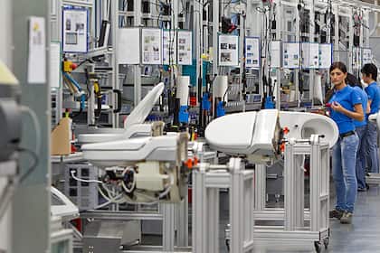 Erholung der Baubranche? Jefferies erhöht Spitzen-Kursziel von Geberit weiter Blick in die Produktion von Geberit.