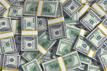 US-Dollar: Profis bauen still und leise Wetten auf Gebündelte 100-Dollar-Noten (Juli 2013)