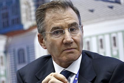 Glencore: Wie Ex-CEO Ivan Glasenberg vom Börsen-Hohenflug profitiert Ivan Glasenberg, billionaire and chief executive officer of Glencore Xstrata Plc, speaks during a panel session on day two of the St. Petersburg International Economic Forum 2016 (SPIEF) in Saint Petersburg, Russia, on Friday, June 17, 2016.