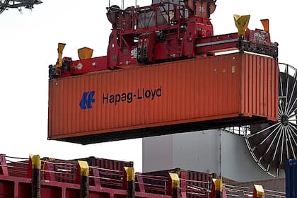 Hapag-Lloyd in fortgeschrittenen Gesprächen über 3,5-Milliarden-Dollar- Kauf von Zim Ein Frachtcontainer von Hapag-Lloyd in Hamburg.