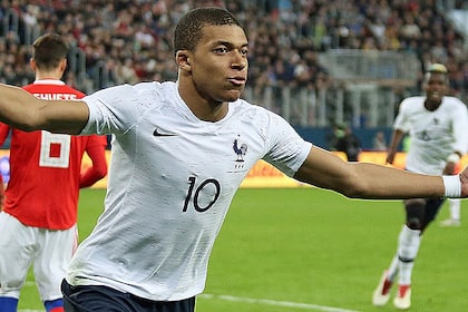 Adidas-Konkurrent Nike hatte sich das Ende der Fußball-Weltmeisterschaft anders vorgestellt Kylian Mbappe - die Entdeckung der WM 2018 in der französischen Mannschaft - beim Torjubel. Im Nike-Shirt.