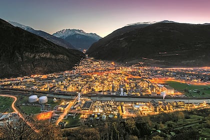 Börsen-Ticker: SMI büsst am Dienstag mehr als 1 Prozent ein - Lonza und Lindt&Sprüngli tiefer - Kühne+Nagel klarer Tagessieger am Leitindex Blick auf das Lonza-Werk in Visp.