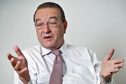 Oswald Grübel: «Für mich ist es nicht erklärbar, warum die SNB aus wirtschaftlichen Gründen den Franken abschwächt» Oswald Grübel: «Für mich ist es nicht erklärbar, warum die SNB aus wirtschaftlichen Gründen den Franken abschwächt»