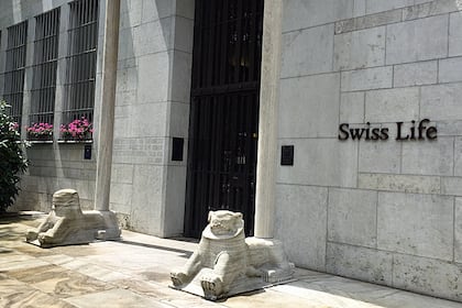 Können sich die Aktien von Swiss Life stabilisieren? Eingang am Hauptsitz von Swiss Life am Mythenquai in Zürich.