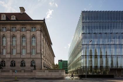 Künftige EU-Provisionsregeln eine Gefahr für Versicherungsaktien? Hauptsitz der Swiss Re von 1913 mit dem modernen, 2017 eröffneten Erweiterungsbau.