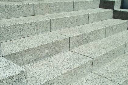 Bis zu 152 Zinsschritte weltweit: Wird 2024 das Jahr der Zinssenkungen? Notenbanken erhöhen Zinsen stufenweise.