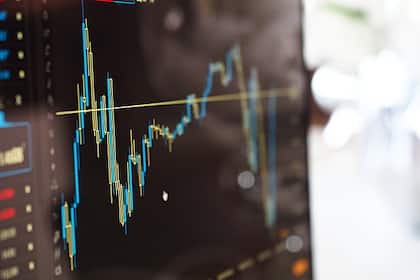 Der Schweizer Aktienmarkt in Bewegung - die Gewinner und Verlierer im Oktober Blick auf einen Aktienchart.