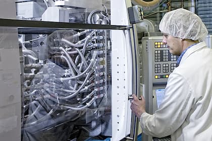 Aktien von Schweizer Medizinaltechnikkonzern nach Kurseinbruch im Anlegerfokus Ypsomed Solothurn production facilities (Sept. 2016)