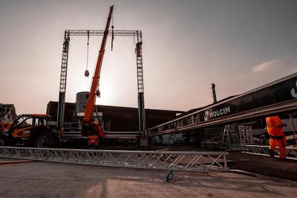 Im Fokus: Schweizer Bau-Aktien stehen am Montag weiter unter Druck Holcim druckt mit 3D-Betondruck in Marbach SG ein Haus.