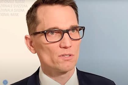 Euro fällt unter die Grenze von 92 Rappen - SNB bereits am Markt aktiv? SNB-Präsident Martin Schlegel in einem Video-Interview im Juni 2025.