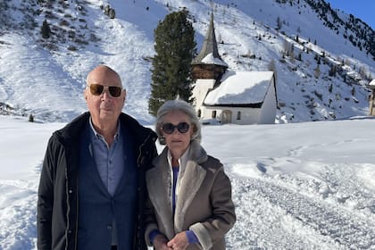 WEF-Gründer Schwab kämpft gegen umstrittenes Bauprojekt <p>Klaus und Hilde Schwab engagieren sich für den Erhalt des Ortsbilds in Sertig. In der Kirche hier haben sie geheiratet.</p>