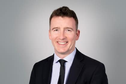 «Die SNB hat ihre Interventionsmethoden drastisch verändert» Peter Kinsella, Leiter Devisenstrategie bei UBP in Genf (2025).