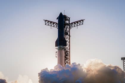 SpaceX-Börsengang ist ein grosser Tag für US-Privatanleger und die «Klempner» an der Wall Street Eine Starship-Rakete von SpaceX (2026).