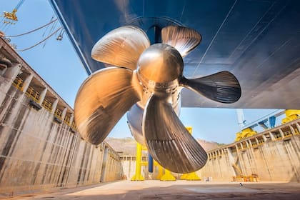 Börsen-Ticker: SMI schliesst im Plus - Nestlé, Roche und Novartis tiefer - ABB und UBS führen Index an - Ypsomed hält anfängliche Gewinne Das Schiffsantriebssystem «Azipod» von ABB bei der Fertigung.