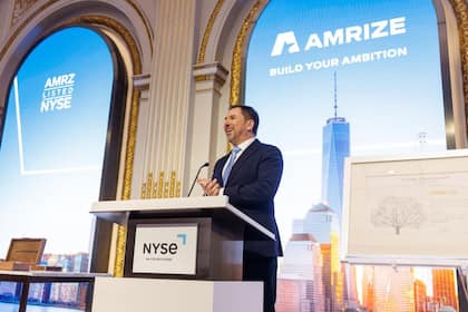 Hoch gepokert in Amerika: Warum Amrize im Tief feststeckt und Holcim auftrumpft Jan Jenisch beim IPO von Amrize am Times Square in New York.