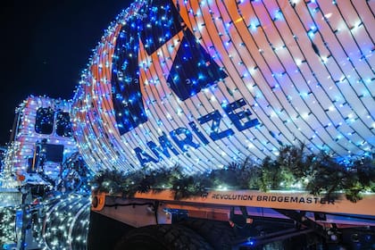 Börsen-Live-Ticker : SMI schliesst deutlich im Plus - Amrize baut Gewinne aus und schliesst auf Tageshoch - Nestlé verlieren in letzten Minuten deutlich - Holcim und Sunrise gefragt Ein Fahrzeug von Amrize verziert mit Lichterketten.