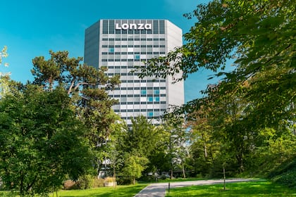 «Attraktive Einstiegspunkte für qualitativ hochwertige Titel»: Deutsche Bank favorisiert zwei SMI-Aktien in Branchenstudie Das Lonza-Hochhaus in Basel.