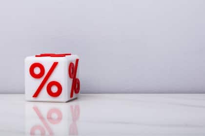 Bundesobligationen mit Nullrenditen: «Anlagenotstand in der Schweiz wieder akzentuierter» Ein Würfel mit Prozentzeichen.