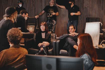 Gelingt Schweiz Tourismus mit Anne Hathaway der zweite virale Erfolg? Anne Hathaway und Roger Federer: Was die beiden frustriert, soll Klicks für das Ferienland Schweiz bringen.