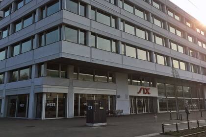 Schweizer Aktienmarkt: Risikoappetit nimmt stark zu Blick auf die Schweizer Börse SIX im Morgenlicht.