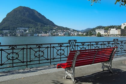 Diese Kantone verkaufen am meisten Gold-Visa an Reiche Am Ufer in Lugano, das wichtiger Finanzplatz und Tourismuszentrum gleichzeitig ist.