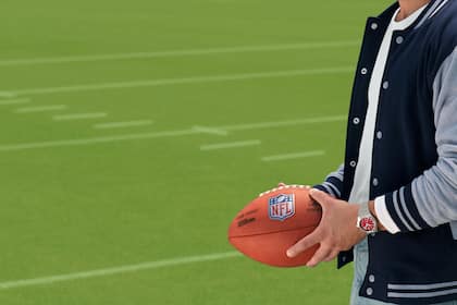 Schweizer Uhrenkonzern Breitling mischt in neuer NFL-Saison gross mit <p>Breitling und die NFL – so wird die neue Partnerschaft angekündigt.</p>