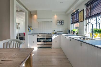 Eigenheim: Frühzeitige Rentenplanung ist ein Muss Küche eines Schweizer Einfamilienhauses - auch Renovationen und Umbauten gehören für Hausbesitzer zum wichtigen finanziellen Thema.