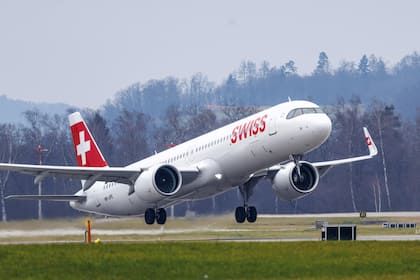 So teuer werden Ferienflüge 2026 <p>Es wird wieder eher teurer! Wer 2026 ab Zürich-Kloten mit Swiss nach Nordamerika fliegt, ...</p>