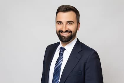 Direktor des Liberalen Instituts: «Viele Bundesämter sind unnötig» <p>Olivier Kessler ist Direktor des Zürcher Thinktanks Liberales Institut. 2018 leitete er als Co-Präsident des Vereins zur Abschaffung der Radio- und Fernsehgebühren die Kampagne zur «No Billag»-Initiative.</p>