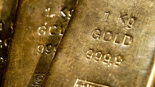 Mutig oder verrückt? Die 20'000-Dollar-Wette auf den Goldpreis bis Ende Jahr Goldbarren im Tresor des Goldhandels Pro Aurum in München.
