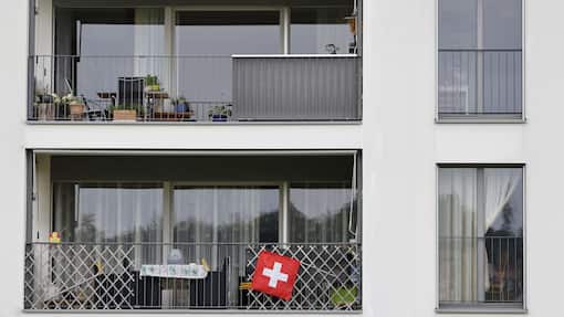Trotz steigender Preise: Diese Punkte sollten Eigenheimbesitzer im Blick behalten Immobilienpreise in der Schweiz steigen, Hypotheken bleiben relativ günstig.