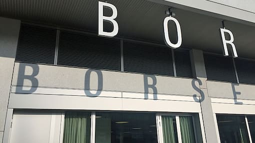 Von der Turnaroundfirma zum Übernahmeziel: Die möglichen Kandidaten am Schweizer Aktienmarkt Schriftzug am Gebäude der Schweizer Börse SIX in Zürich.