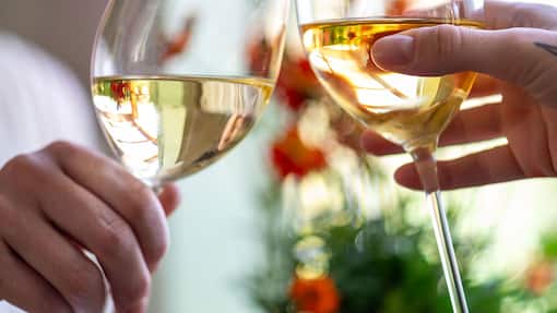 Alkoholfrei geniessen: Erfrischende Alternativen für warme Abende Box by Blick - Alkoholfreier Wein