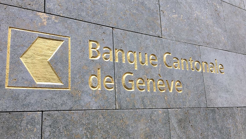 Schriftzug der Genfer Kantonalbank am Sitz in Genf.