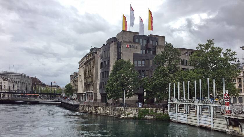Blick auf die Banque Cantonale de Genève im Herzen Genfs.