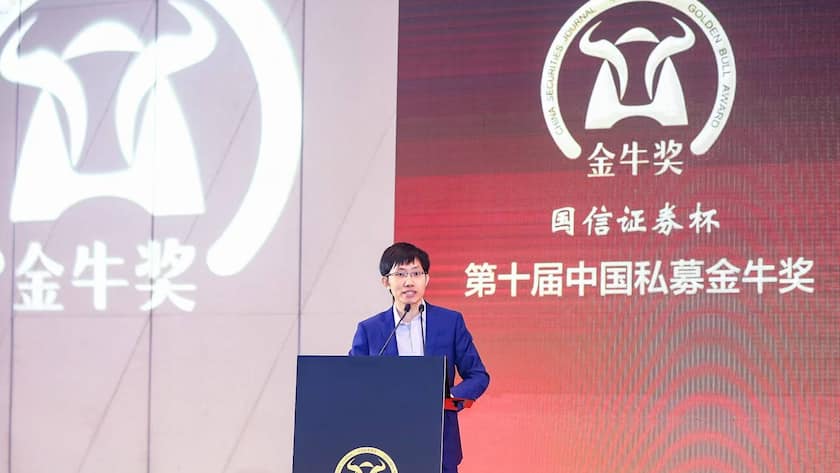 Liang Wenfeng an den China Private Equity Golden Bull Awards 2019.
