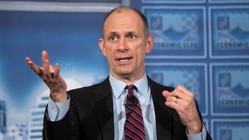 Der Präsident und CEO der Federal Reserve Bank of Chicago, Austan D. Goolsbee, spricht während einer Fragerunde für den Detroit Economic Club