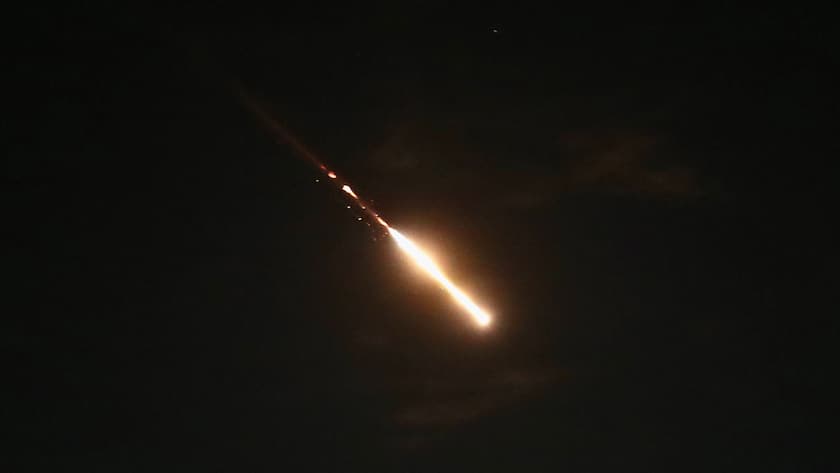 Eine Explosion nach dem Abfangen einer Rakete über Jerusalem (14.04.2024)